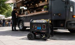 Generador eléctrico para food truck en funcionamiento junto a una food truck en exterior