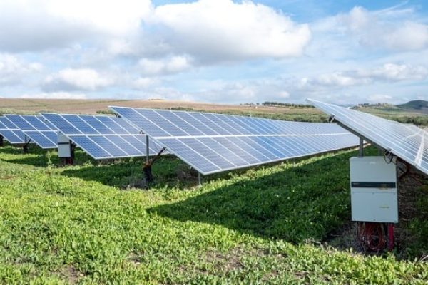 que funcion hacen los generadores apoyo solar
